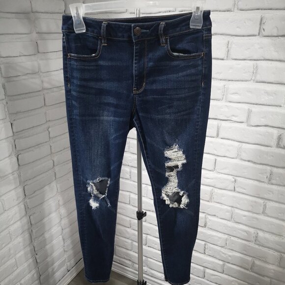 American Eagle Outfitters Super Stretch Distressed Ladies Size 10 Short Jeans - Picture 1 of 15